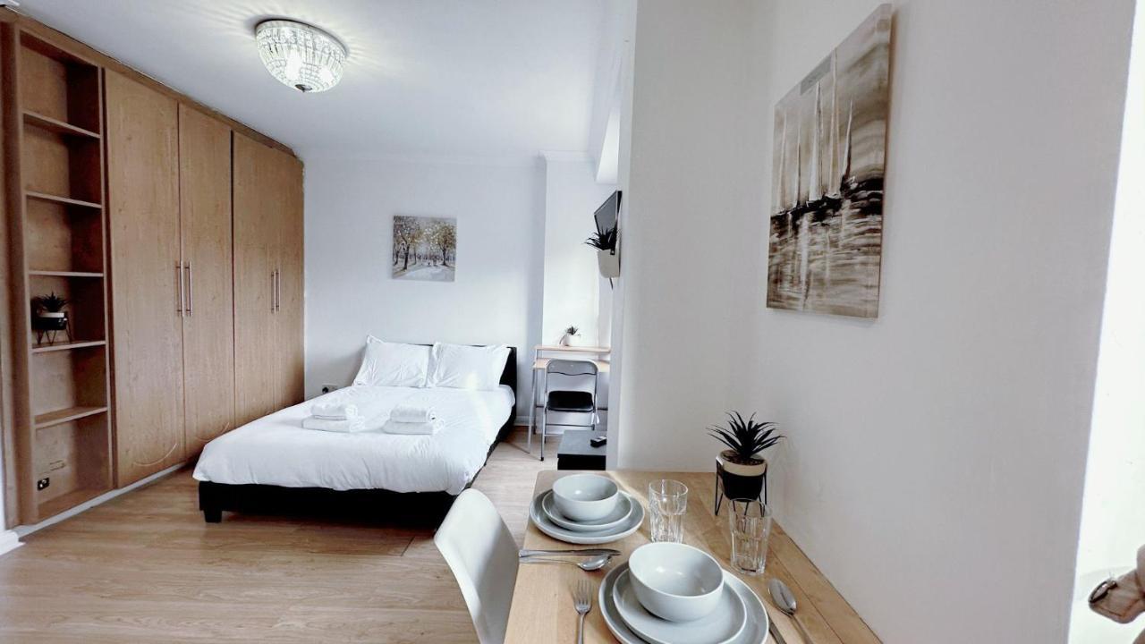 Charming Studio Flat With Private Balcony And Patio In The Heart Of Chelsea * Londen