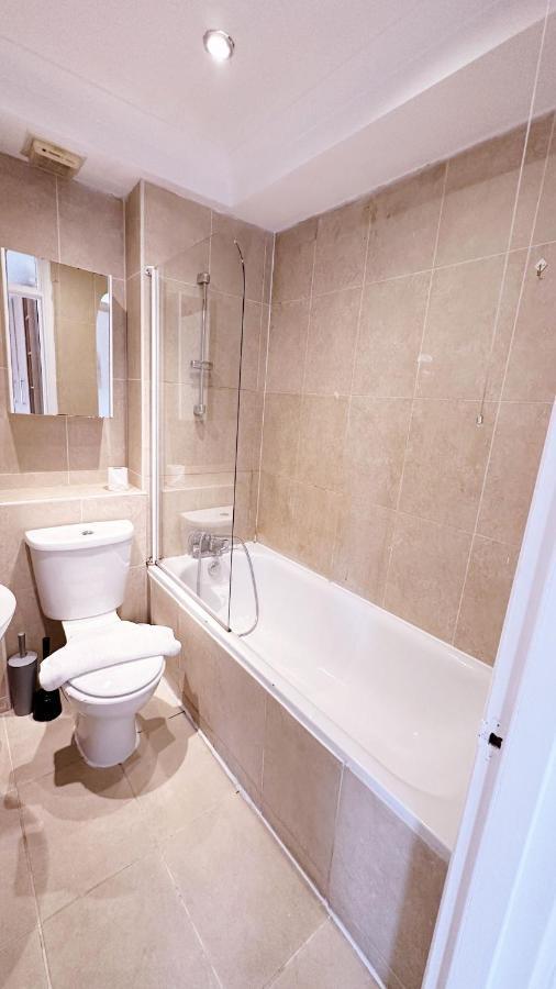 Appartement Charming Studio Flat With Private Balcony And Patio In The Heart Of Chelsea Londen